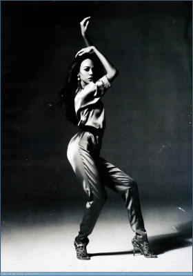 Zoe Saldana pic #169917